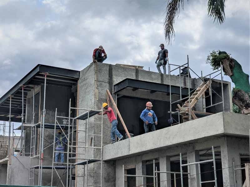 Modern tropical home design in Costa Rica built for heat, rain, and humidity